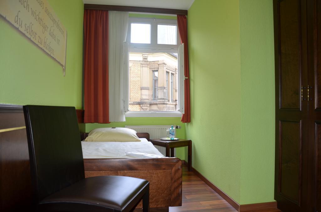 Hotel Am Wilhelmsplatz Stuttgart Cameră foto